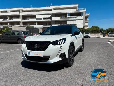 Usata Peugeot 2008 GT 131 CV (96 kW) 2023 Bianco SUV