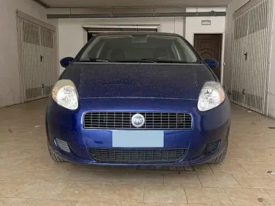 Usata Fiat Grande Punto 65 CV (47 kW) 2006 Bluazzurro Utilitaria