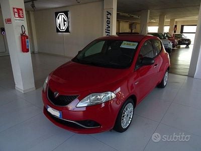 Usata Lancia Ypsilon Silver 69 CV (50 kW) 2016 Rosso Utilitaria