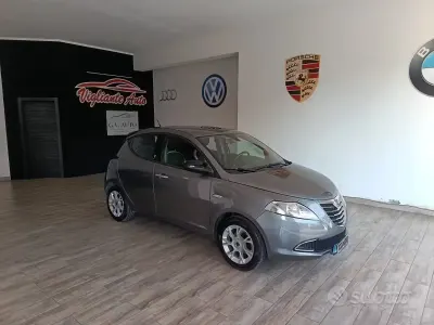 Usata Lancia Ypsilon Platinum 69 CV (50 kW) 2016 Grigio Utilitaria