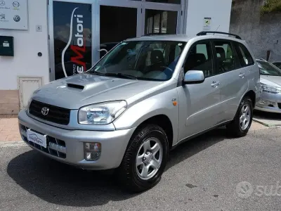 Usata Toyota RAV4 Sol 116 CV (85 kW) 2003 Grigio SUV