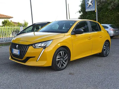 Usata Peugeot 208 Active 101 CV (74 kW) 2023 Giallo Utilitaria
