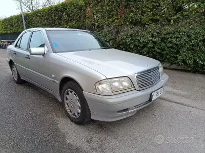 Usata Mercedes 180 122 CV (89 kW) 1997 Grigio Berlina