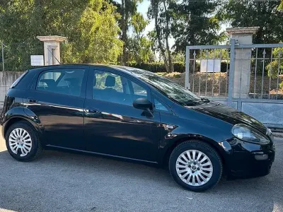 Usata Fiat Grande Punto 75 CV (55 kW) 2011 Nero Utilitaria