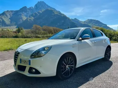 Usata Alfa Romeo Giulietta Exclusive 109 CV (80 kW) 2014 Bianco Utilitaria