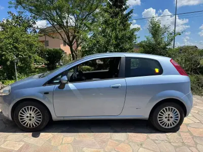 Usata Fiat Grande Punto Dynamic 65 CV (47 kW) 2006 Bluazzurro Utilitaria