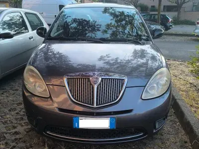 Usata Lancia Ypsilon 69 CV (50 kW) 2011 Grigio Utilitaria