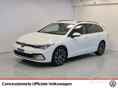 Usata VW Golf VIII Life 131 CV (96 kW) 2022 Bianco Station wagon