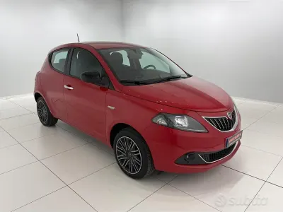 Usata Lancia Ypsilon 69 CV (50 kW) 2023 Rosso Utilitaria