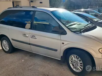 Usata Chrysler Grand Voyager 150 CV (110 kW) 2007 Grigio Monovolume
