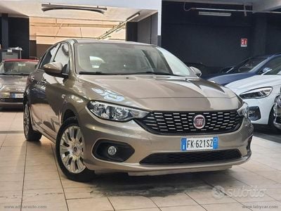 Usata Fiat Tipo Easy 120 CV (88 kW) 2017 Oro Berlina