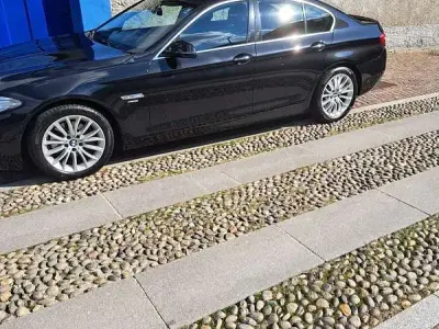 Usata BMW 520 Luxury Line 184 CV (135 kW) 2013 Nero Berlina