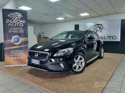 Usata Volvo V40 Summum 150 CV (110 kW) 2013 Nero Berlina