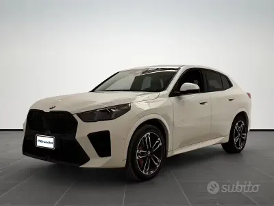 Nuova BMW X2 M Sport 150 CV (110 kW) 2026 Alpin white pastello SUV