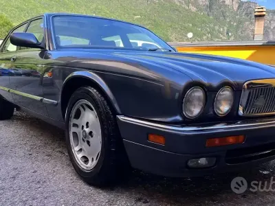 Usata Jaguar XJ6 211 CV (155 kW) 1995 Grigio Berlina