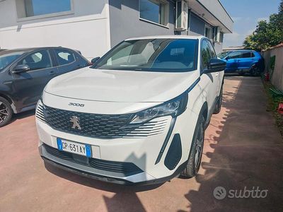 Begagnad Peugeot 3008 Allure 131 HK (96 kW) 2023 Vit SUV