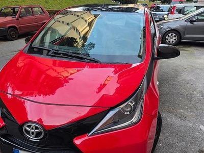 Usado Toyota Aygo 69 HP (50 kW) 2014 Vermelho Citadino
