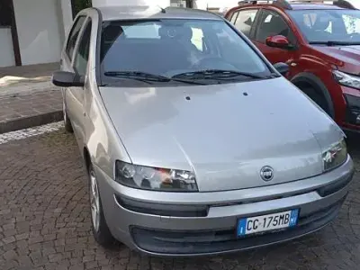 Usata Fiat Punto Feel 80 CV (58 kW) 2003 Grigio metallizzato Utilitaria