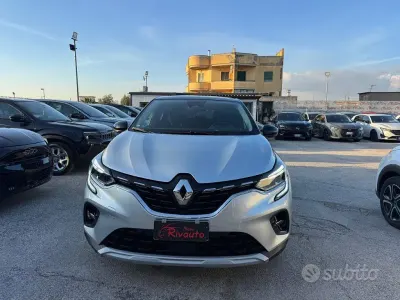 Käytetty Renault Captur Techno 91 HP (66 kW) 2024 Harmaa Katumaasturi