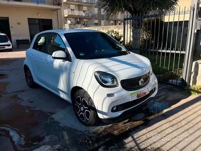 Begagnad Smart ForFour Passion 71 HK (52 kW) 2018 Vit Halvkombi