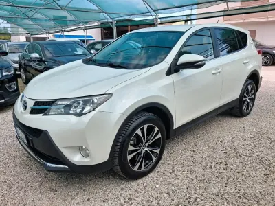 Usata Toyota RAV4 Anniversary 124 CV (91 kW) 2014 Bianco SUV