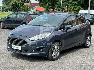Usata Ford Fiesta Titanium 80 CV (58 kW) 2014 Grigio Utilitaria