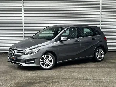 Usata Mercedes B180 Business 109 CV (80 kW) 2018 Grigio Utilitaria