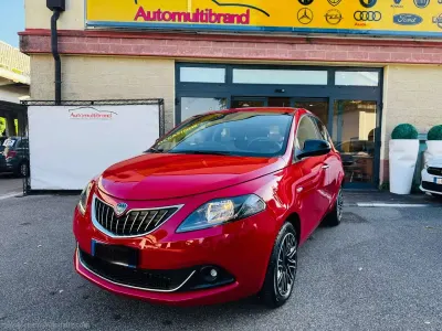 Usata Lancia Ypsilon Gold 69 CV (50 kW) 2022 Rosso Utilitaria