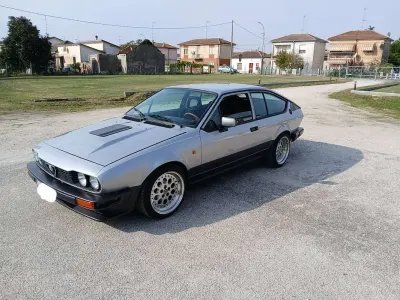 Usata Alfa Romeo GTV 158 CV (116 kW) 1982 Argento Coupé