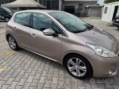 Usata Peugeot 208 92 CV (67 kW) 2013 Marrone Utilitaria