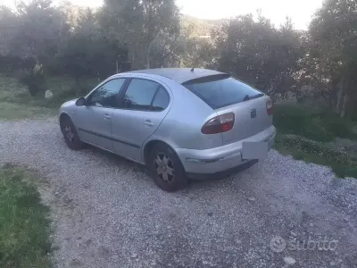 Occasion Seat Leon 110 ch (80 kW) 2000 Gris Citadine