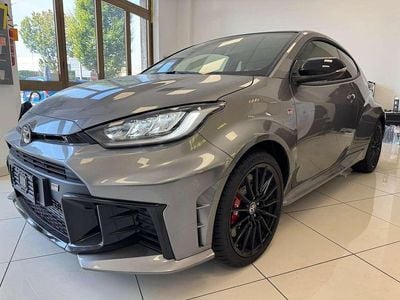 Usata Toyota Yaris 280 CV (205 kW) 2024 Grigio Berlina