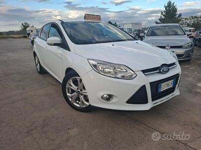 Usata Ford Focus Titanium 116 CV (85 kW) 2011 Bianco Berlina