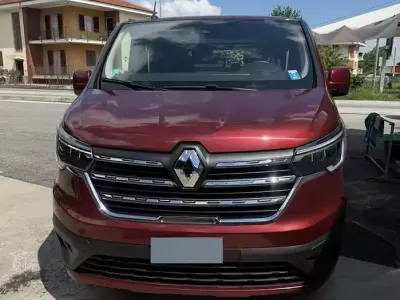 Occasion Renault Trafic 150 PK (110 kW) 2023 Rood MPV