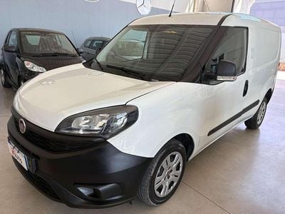 Begagnad Fiat Doblò Lounge 105 HK (77 kW) 2022 Vit Minibuss