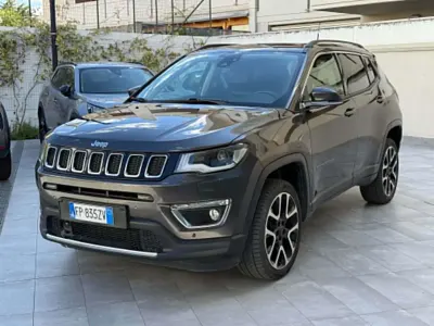 Usata Jeep Compass Limited 140 CV (102 kW) 2018 Grigio SUV