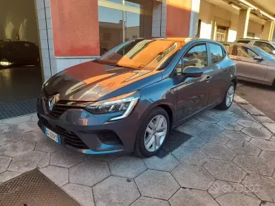 Usata Renault Clio V 100 CV (73 kW) 2021 Grigio Berlina