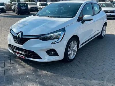 Begagnad Renault Clio V Evolution 100 HK (73 kW) 2022 Vit Sedan