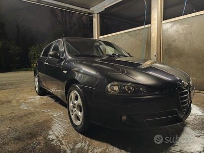 Usata Alfa Romeo 147 120 CV (88 kW) 2007 Nero Utilitaria