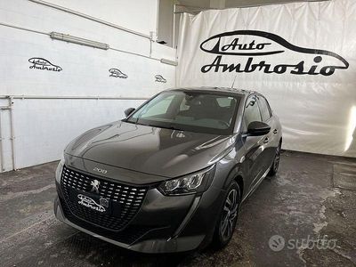 Usata Peugeot 208 Allure 101 CV (74 kW) 2023 Grigio Utilitaria