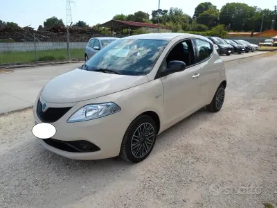 Usata Lancia Ypsilon Platinum 69 CV (50 kW) 2018 Bianco Utilitaria