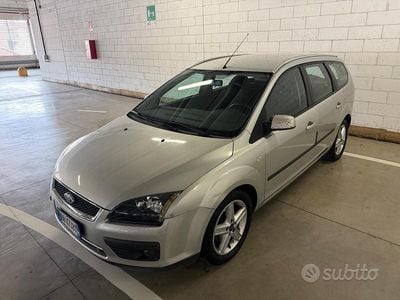 Usata Ford Focus S 115 CV (84 kW) 2006 Grigio Station wagon
