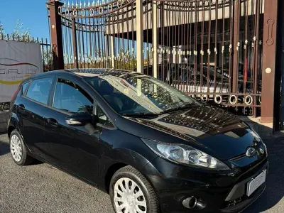 Usata Ford Fiesta 68 CV (50 kW) 2010 Nero Berlina