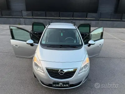 Usata Opel Meriva Cosmo 101 CV (74 kW) 2011 Grigio Monovolume