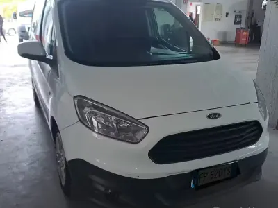 Usata Ford Courier 75 CV (55 kW) 2018 Bianco Monovolume