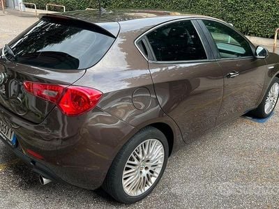 Usata Alfa Romeo Giulietta 150 CV (110 kW) 2014 Marrone Berlina