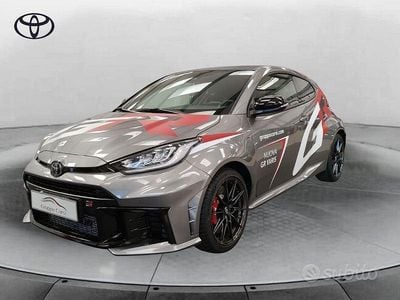 Usata Toyota Yaris 280 CV (205 kW) 2024 Argento Berlina