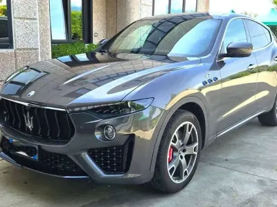 Usata Maserati Levante GT 330 CV (242 kW) 2023 Grigio SUV