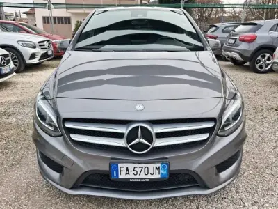 Usado Mercedes B220 Premium 177 CV (130 kW) 2015 Gris Monovolumen