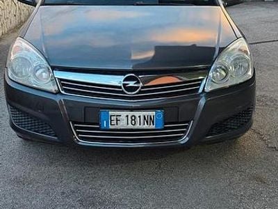 Usata Opel Astra Enjoy 88 CV (64 kW) 2010 Grigio Berlina